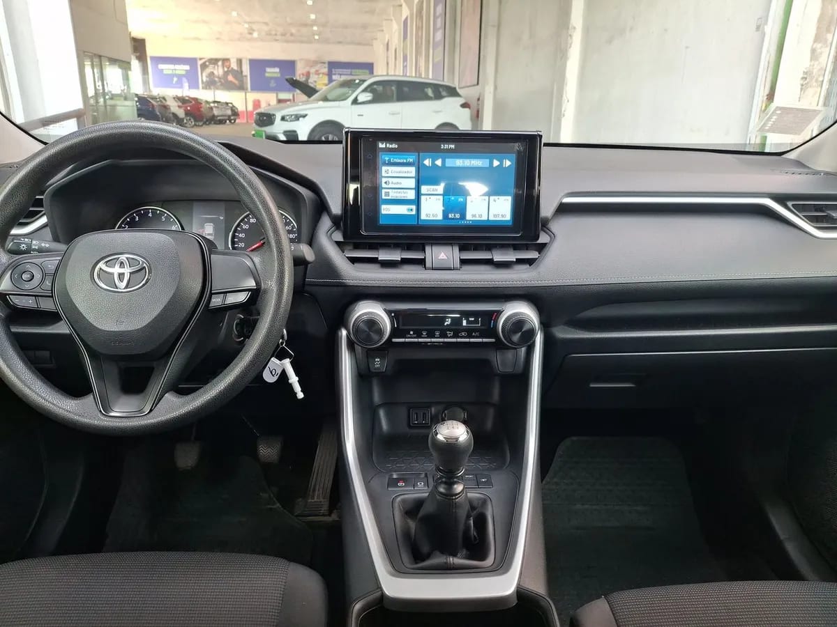 Toyota Rav 4 2.0 Le 4x2 Mt 5p año 2022