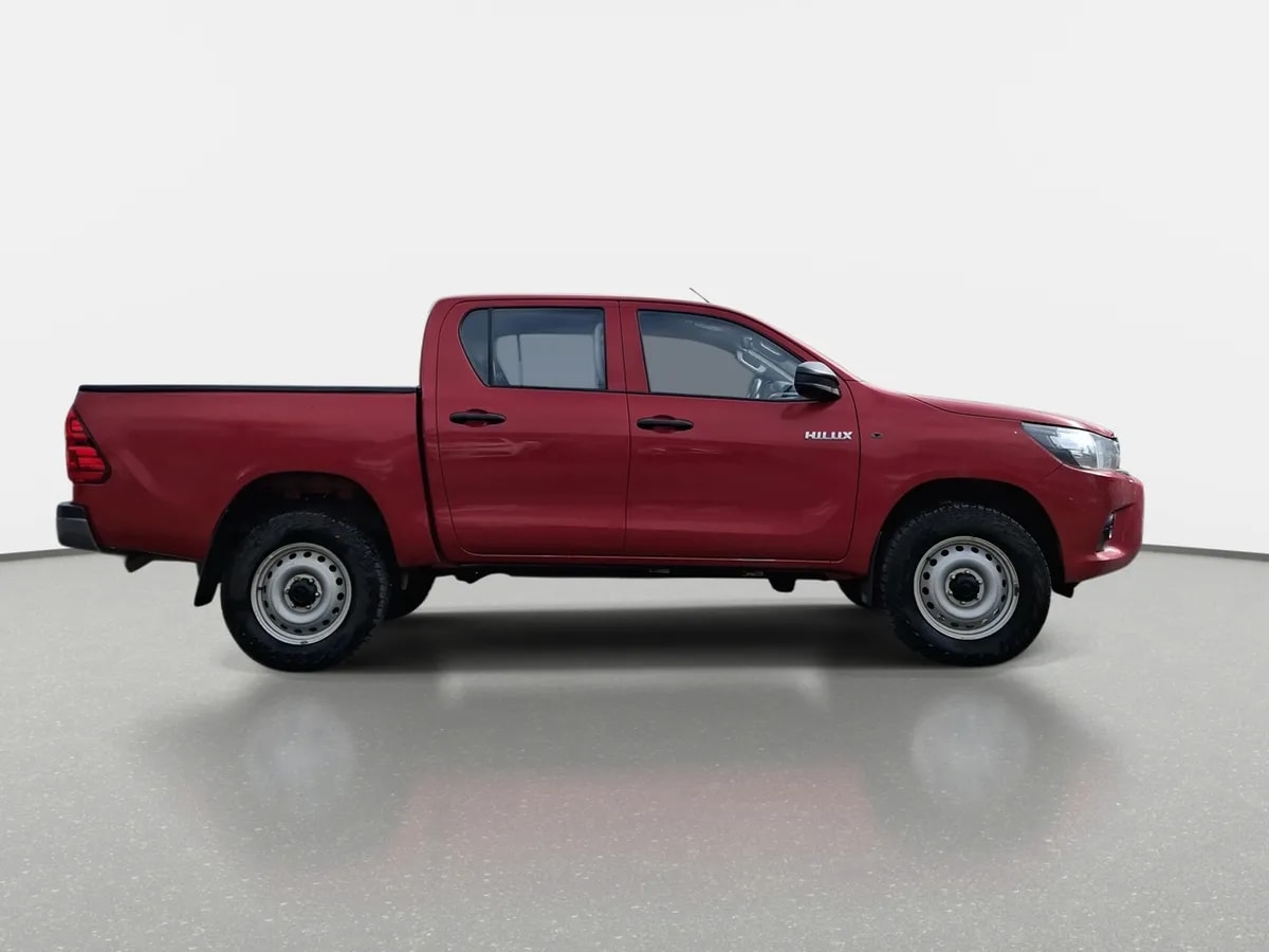Toyota Hilux 2.4 Dx Diesel 4x2 Dob. Cab. Mt 4p año 2023