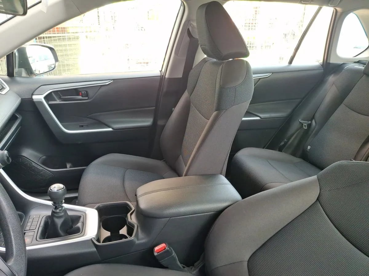 Toyota Rav 4 2.0 Le 4x2 Mt 5p año 2022