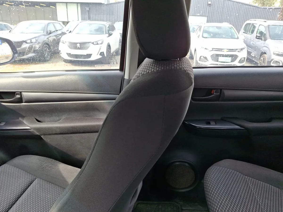 Toyota Hilux 2.4 Dx Diesel 4x2 Dob. Cab. Mt 4p año 2023