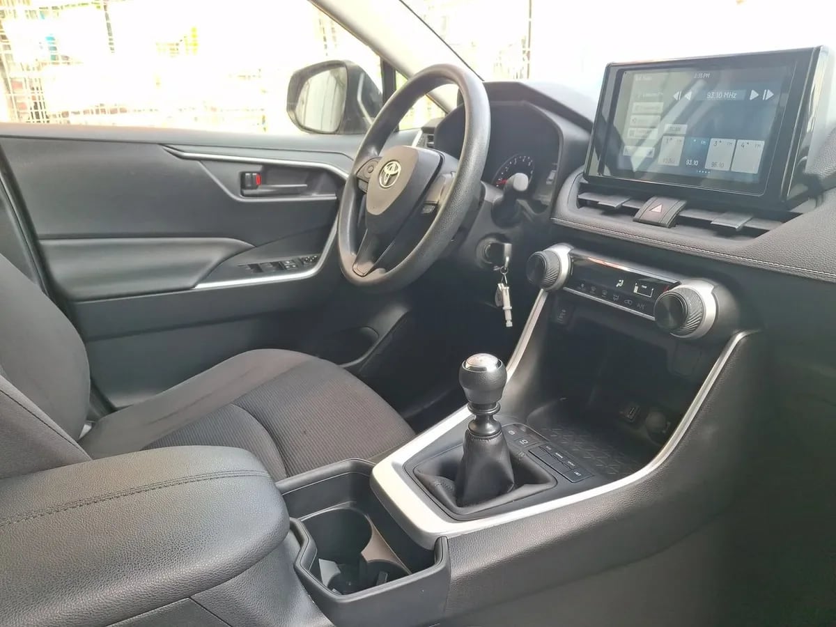 Toyota Rav 4 2.0 Le 4x2 Mt 5p año 2022