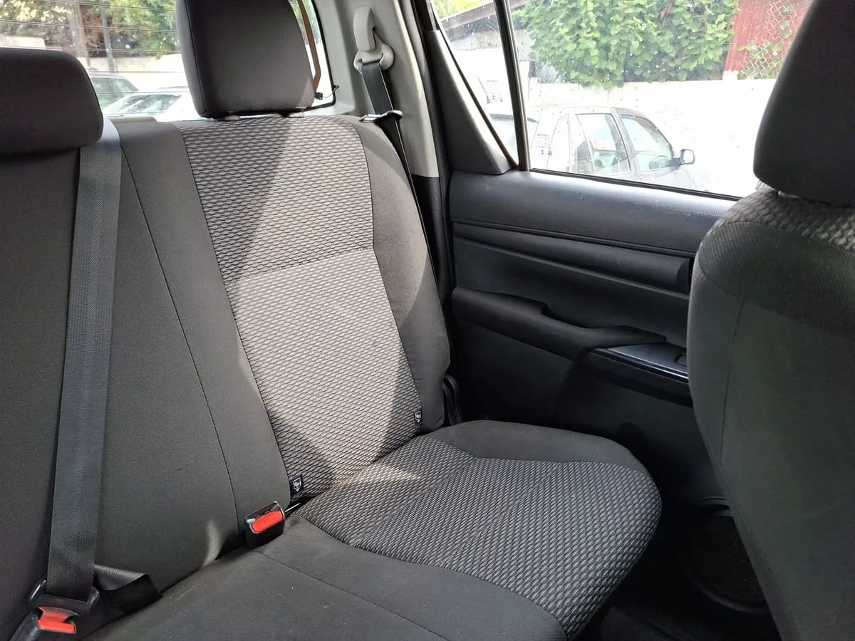 Toyota Hilux 2.4 Dx Diesel 4x2 Dob. Cab. Mt 4p año 2023