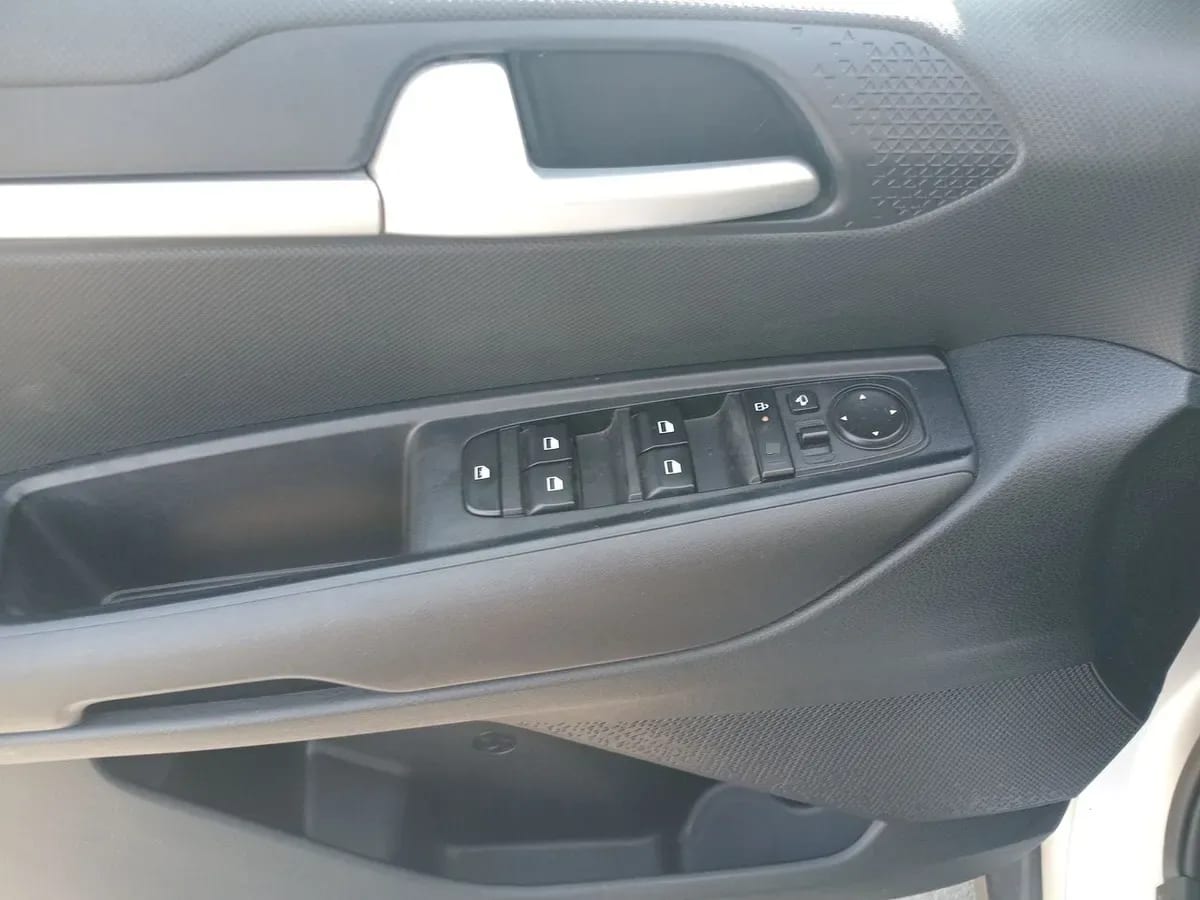 Kia Sonet 1.5 Ex 4x2 Ivt Ri At 5p año 2025