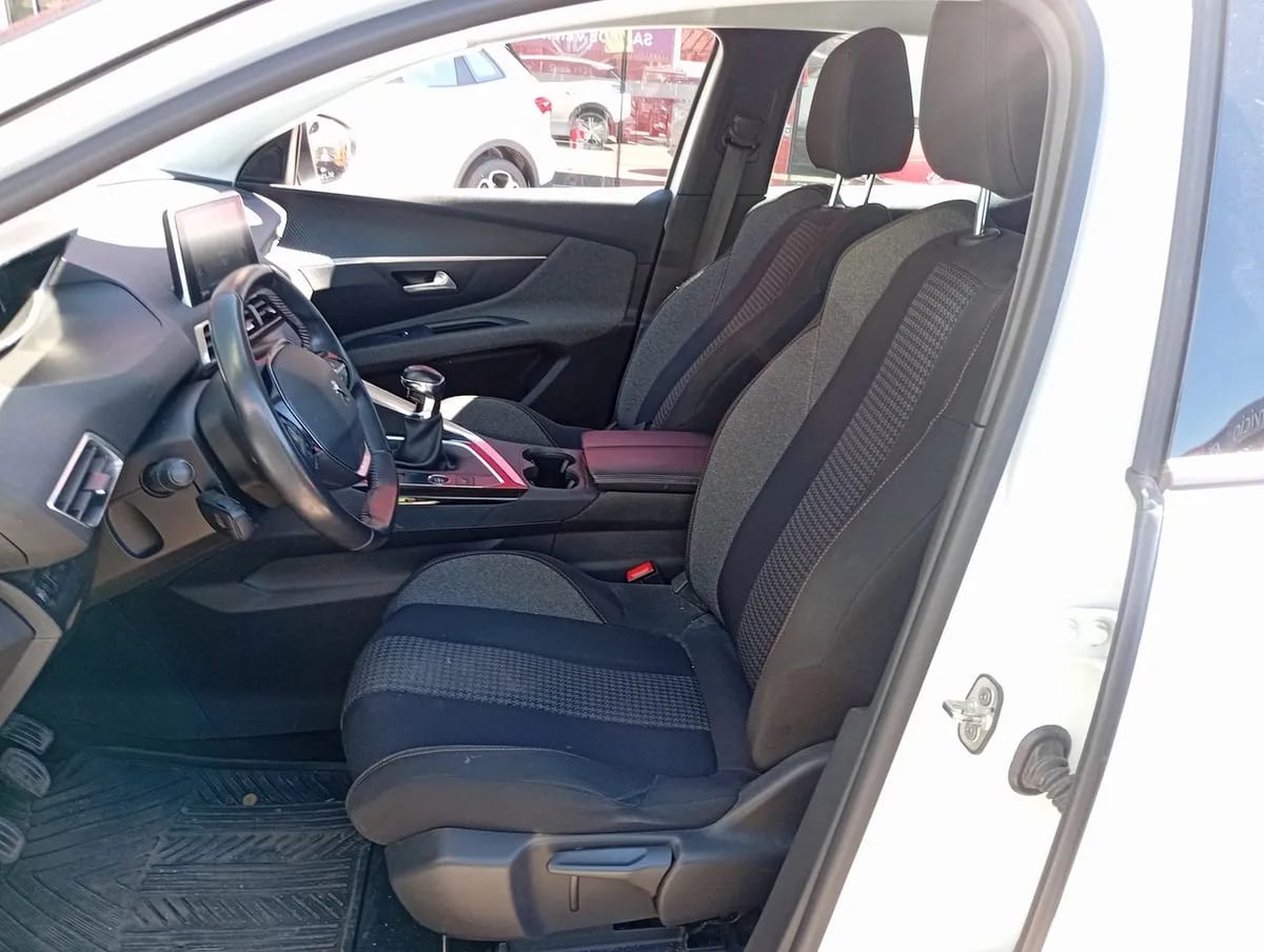 Peugeot 3008 1.5 Active Pack Bluehdi 4x2 130 Mt6 5p año 2022