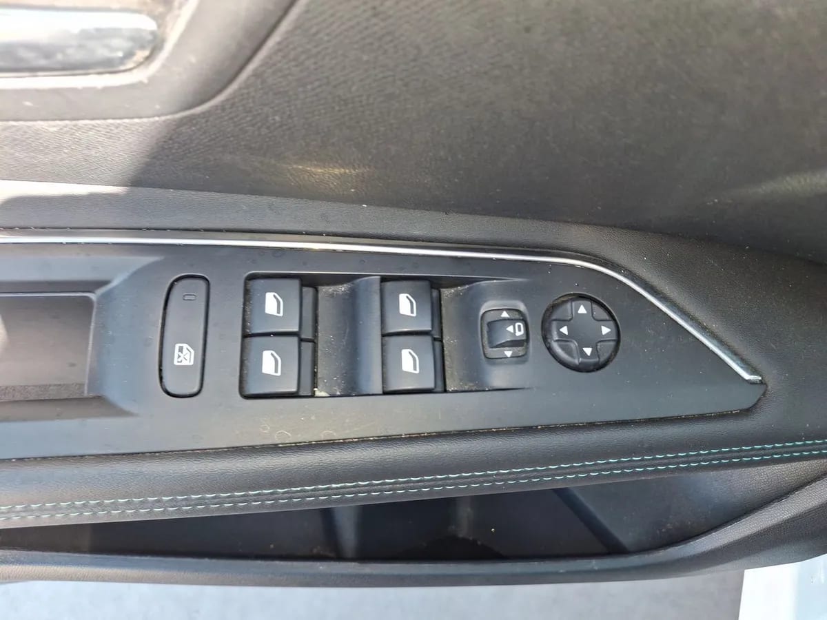 Peugeot 3008 1.6 Allure Pack Thp 165 4x2 Eat6 5p año 2024