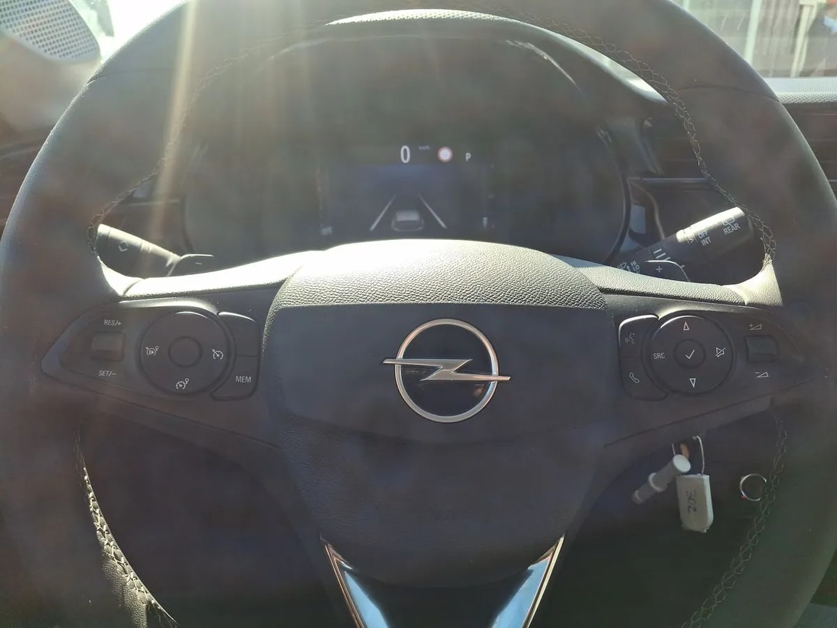 Opel Corsa 1.2t Edition 100hp 4x2 At8 5p año 2024