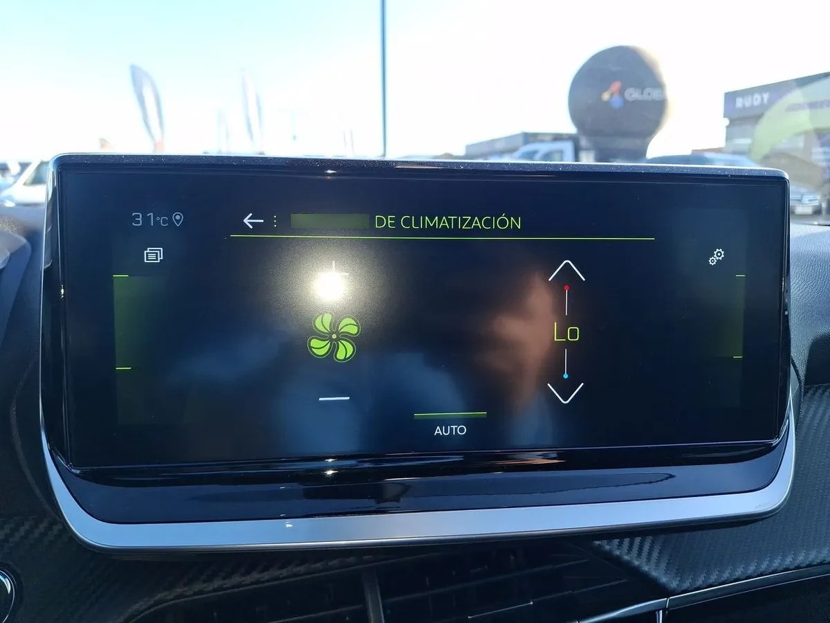 Peugeot 2008 1.5 Allure Bluehdi 130 4x2 At 5p año 2023