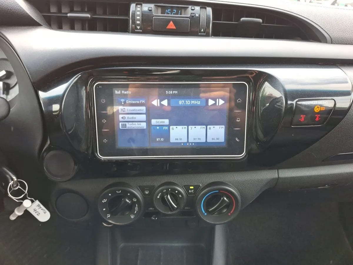 Toyota Hilux 2.4 Dx Diesel 4x2 Dob. Cab. Mt 4p año 2023