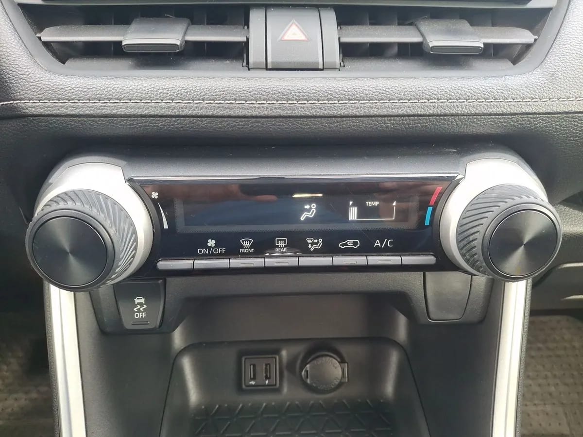 Toyota Rav 4 2.0 Le 4x2 Mt 5p año 2022