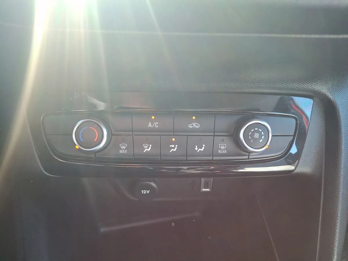 Opel Corsa 1.2t Edition 100hp 4x2 At8 5p año 2024