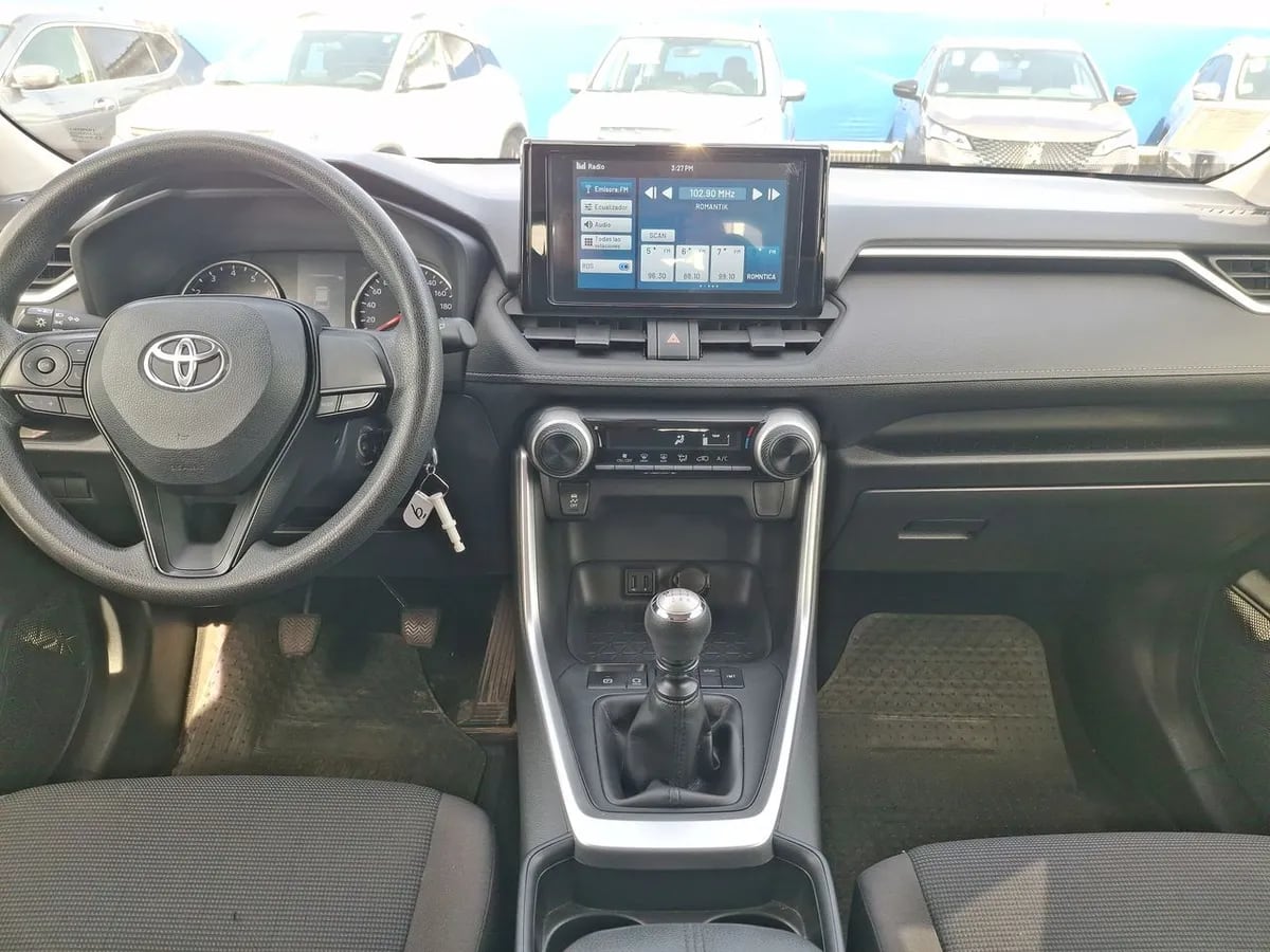 Toyota Rav 4 2.0 Le 4x2 Mt 5p año 2022