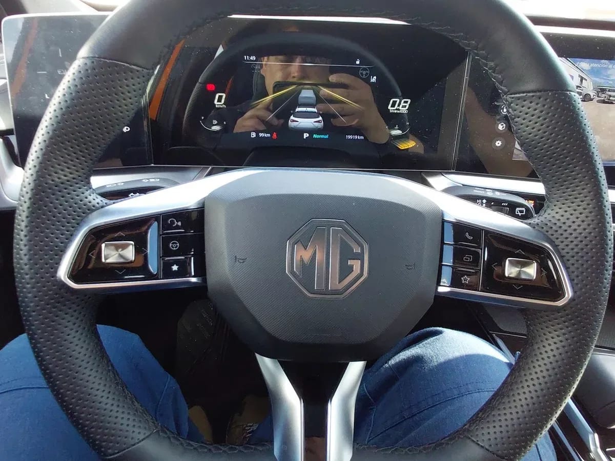 MG One 1.5t Dlx 4x2 Cvt At 5p año 2023