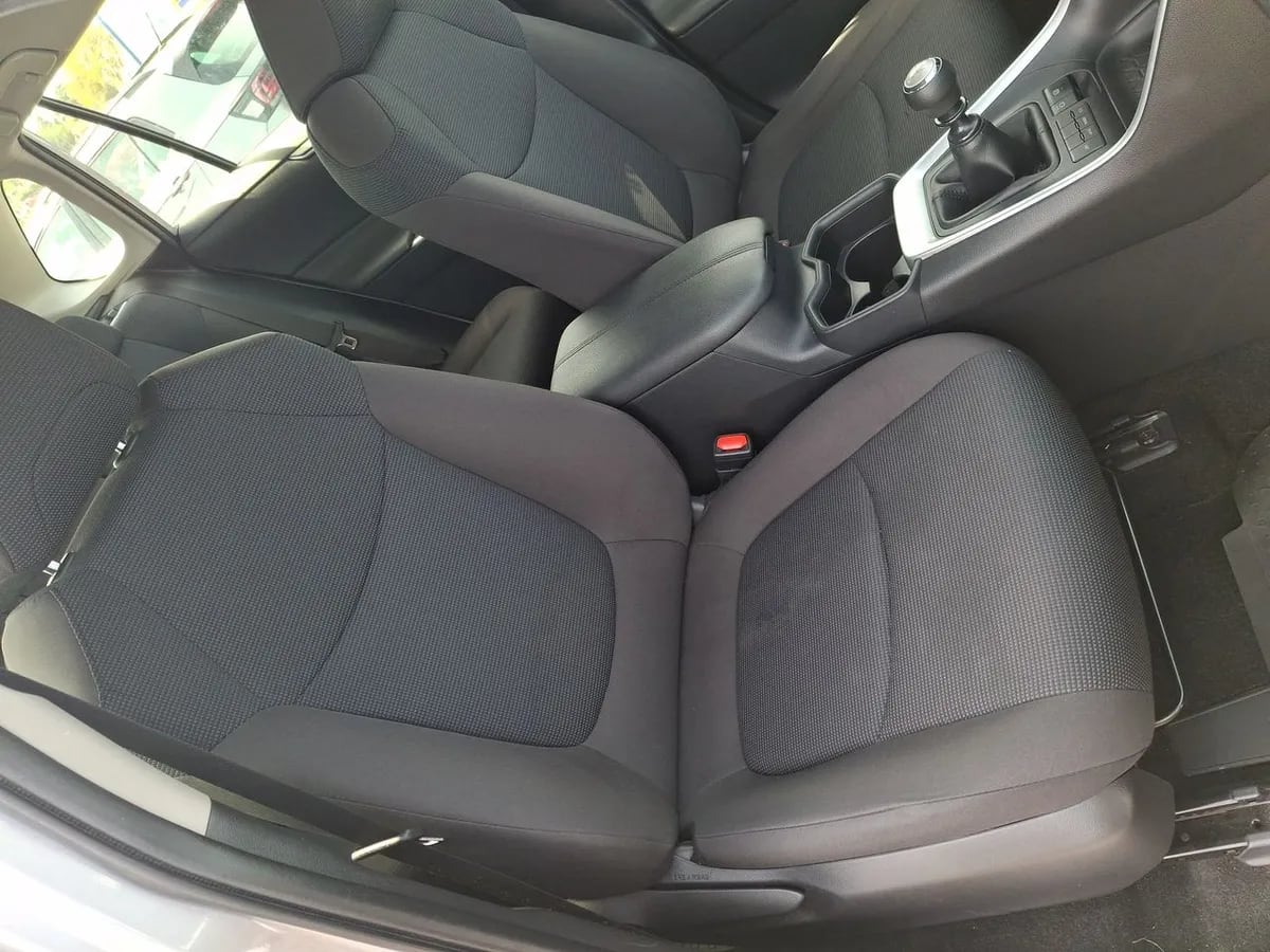 Toyota Rav 4 2.0 Le 4x2 Mt 5p año 2022