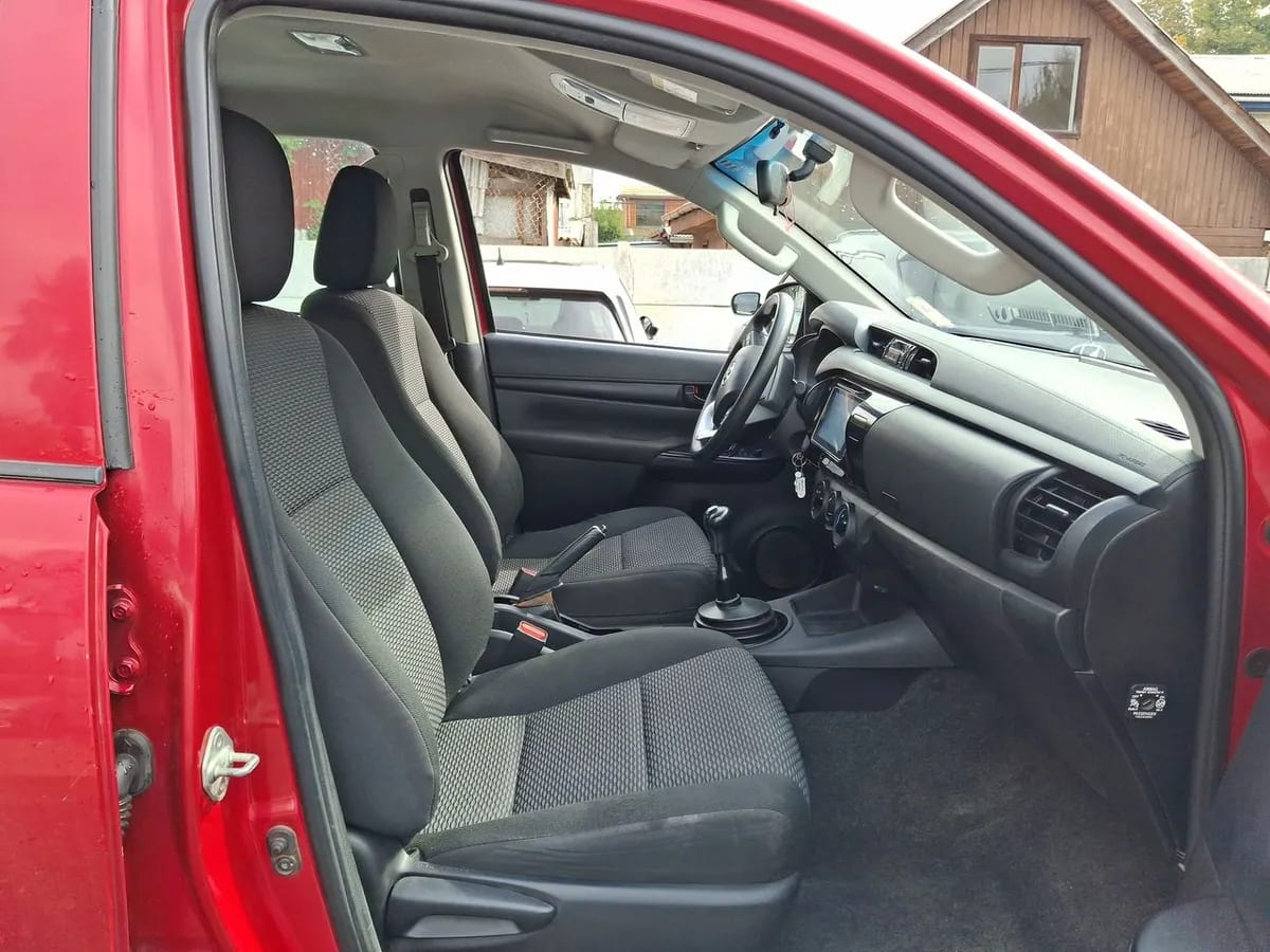 Toyota Hilux 2.4 Dx Diesel 4x2 Dob. Cab. Mt 4p año 2023