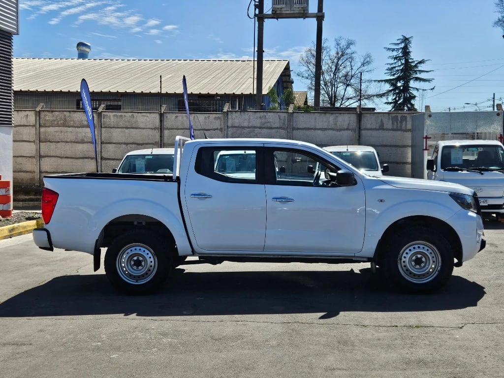 Nissan Navara Dc 4x2 2.3tdi Se Mt año 2023
