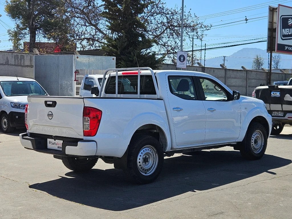Nissan Navara Dc 4x2 2.3tdi Se Mt año 2023