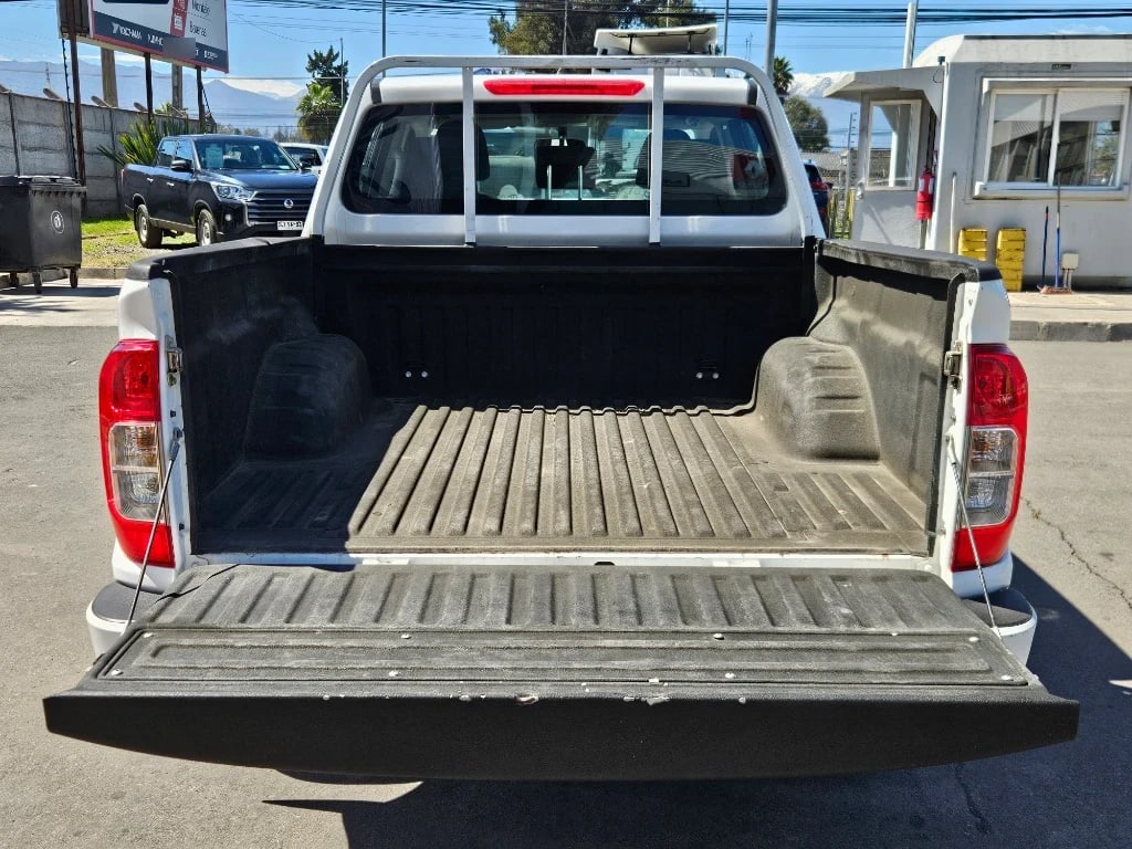 Nissan Navara Dc 4x2 2.3tdi Se Mt año 2023
