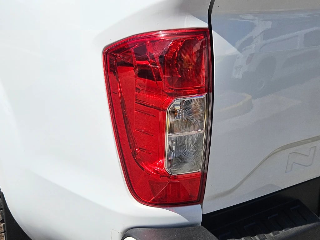Nissan Navara Dc 4x2 2.3tdi Se Mt año 2023