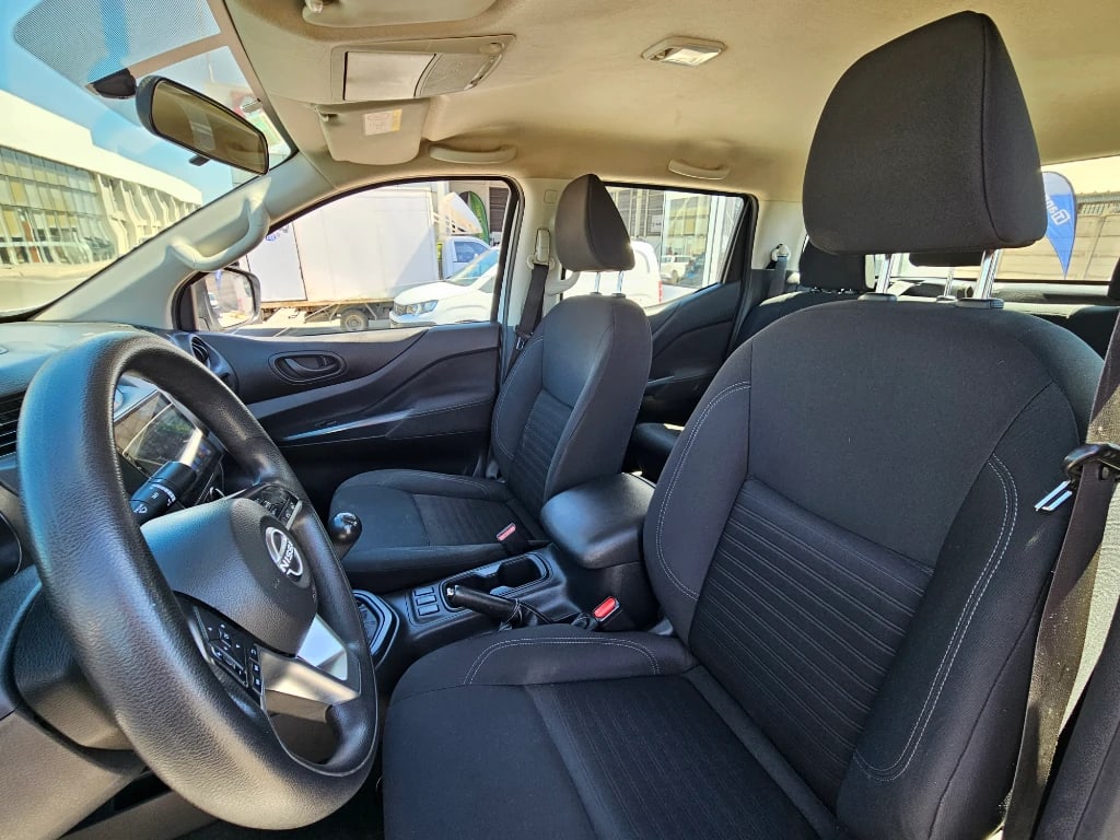 Nissan Navara Dc 4x2 2.3tdi Se Mt año 2023