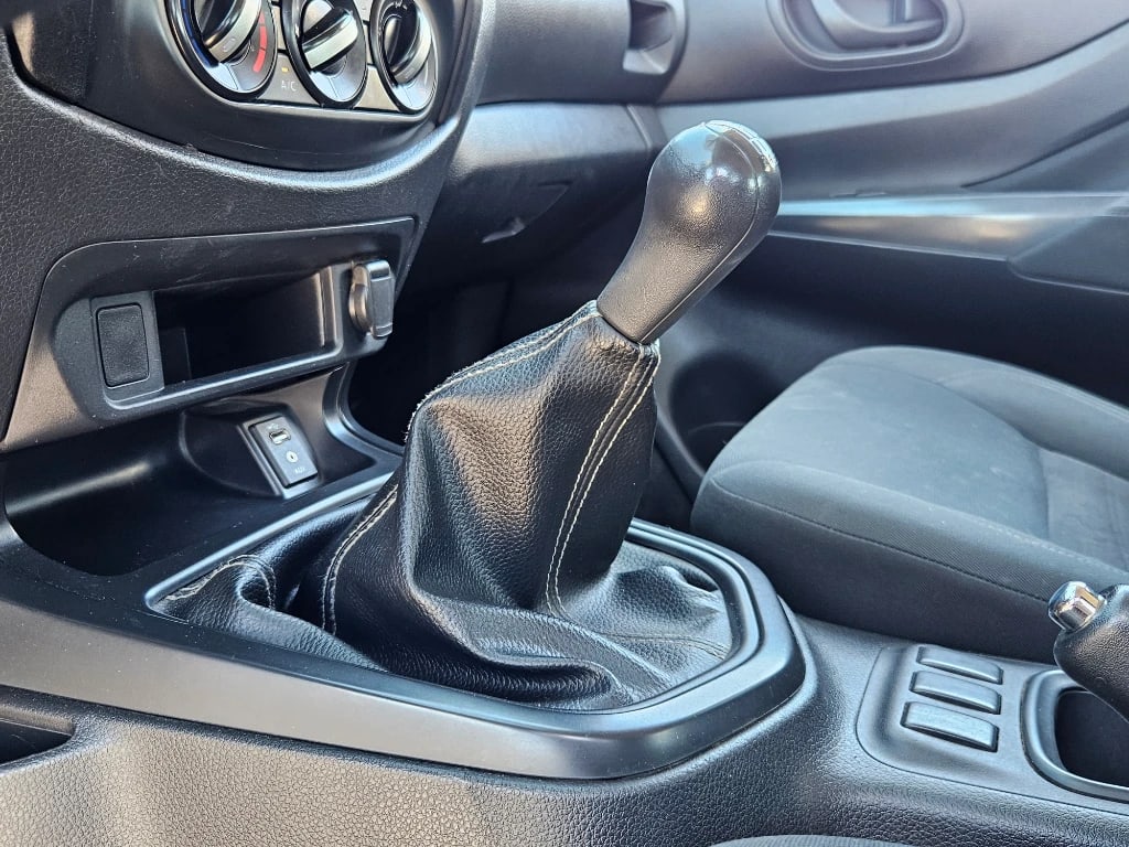 Nissan Navara Dc 4x2 2.3tdi Se Mt año 2023