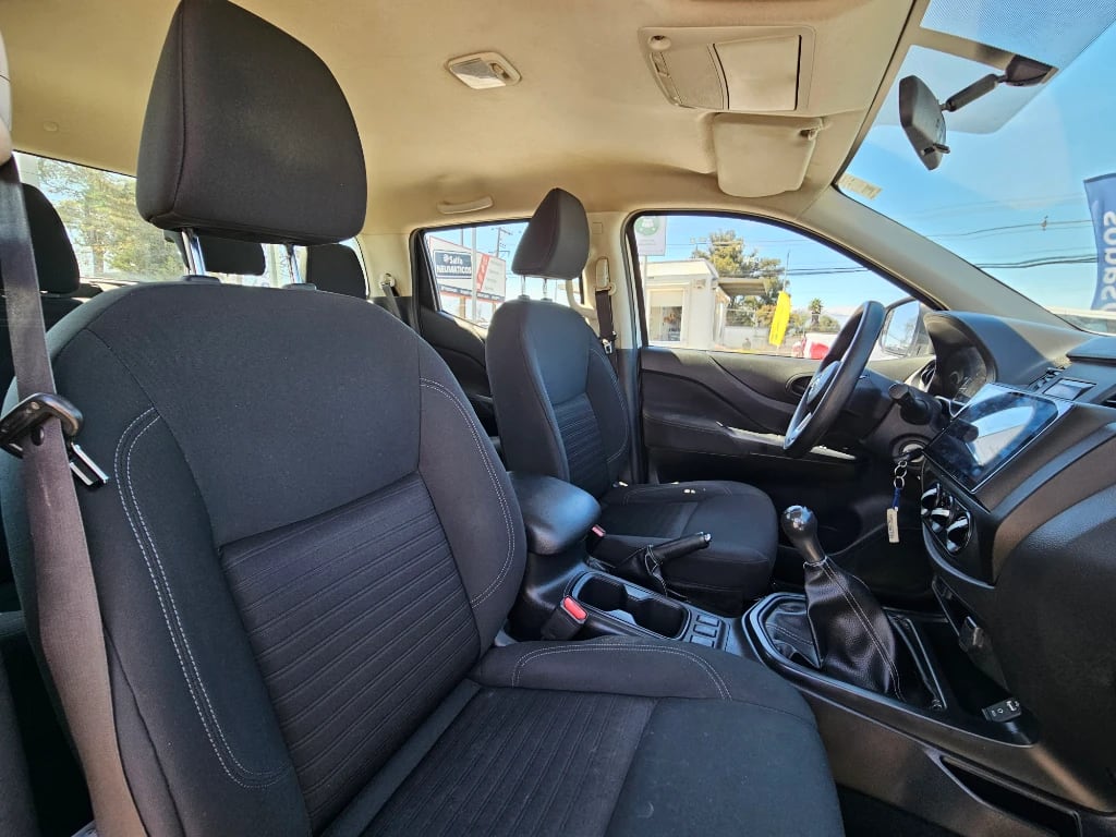Nissan Navara Dc 4x2 2.3tdi Se Mt año 2023