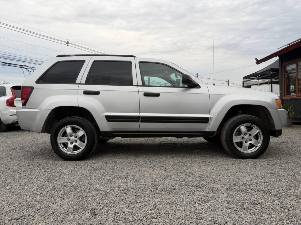 Jeep Grand Cherokee Laredo 3.7 4x4 año 2006