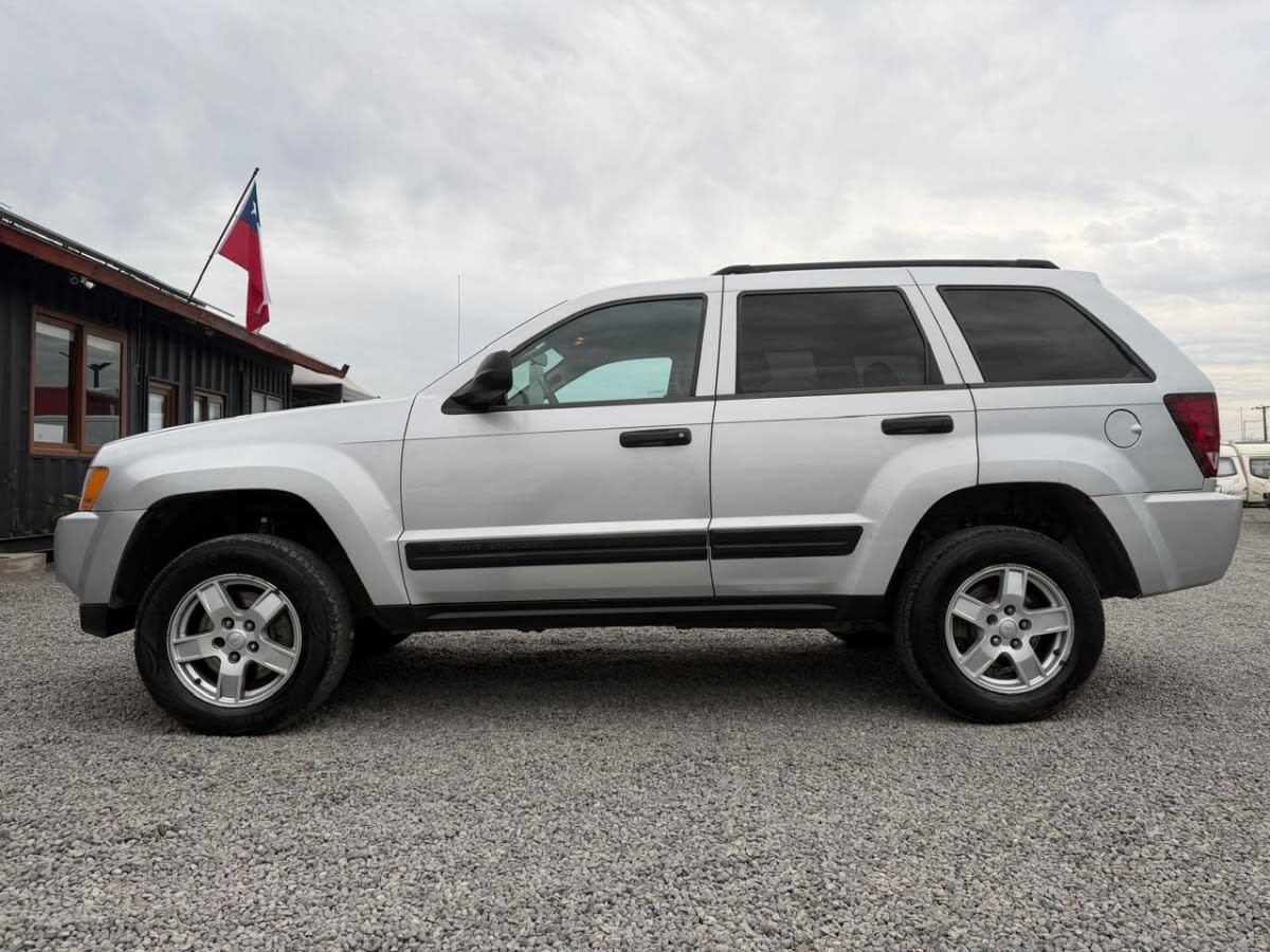 Jeep Grand Cherokee Laredo 3.7 4x4 año 2006
