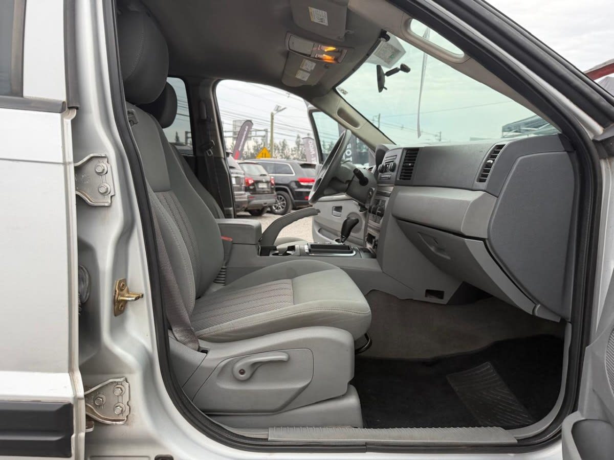 Jeep Grand Cherokee Laredo 3.7 4x4 año 2006