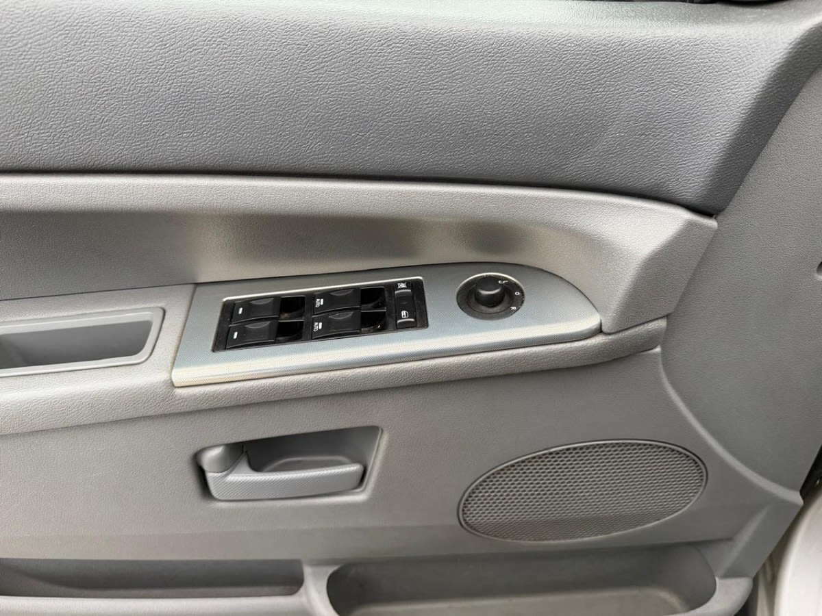 Jeep Grand Cherokee Laredo 3.7 4x4 año 2006