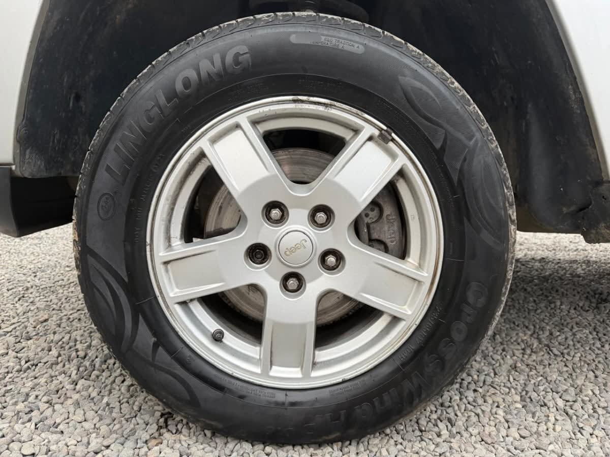 Jeep Grand Cherokee Laredo 3.7 4x4 año 2006