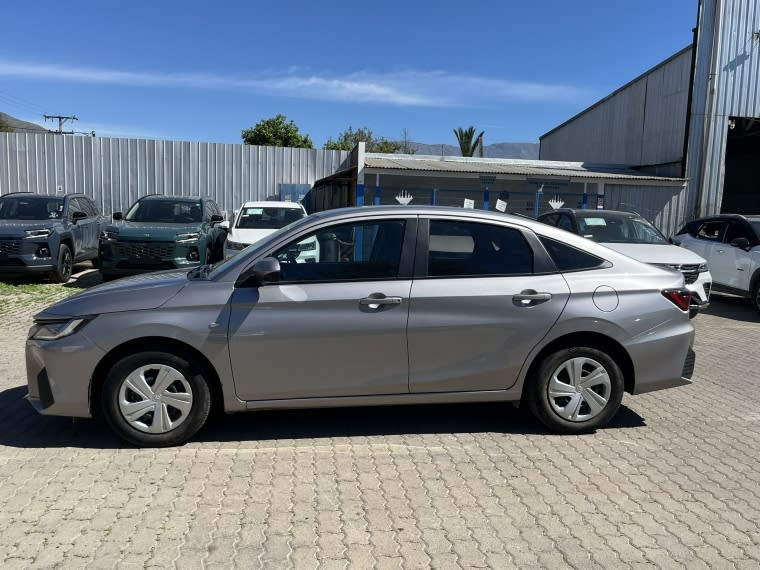 Toyota Yaris 1.5l I Mt año 2025