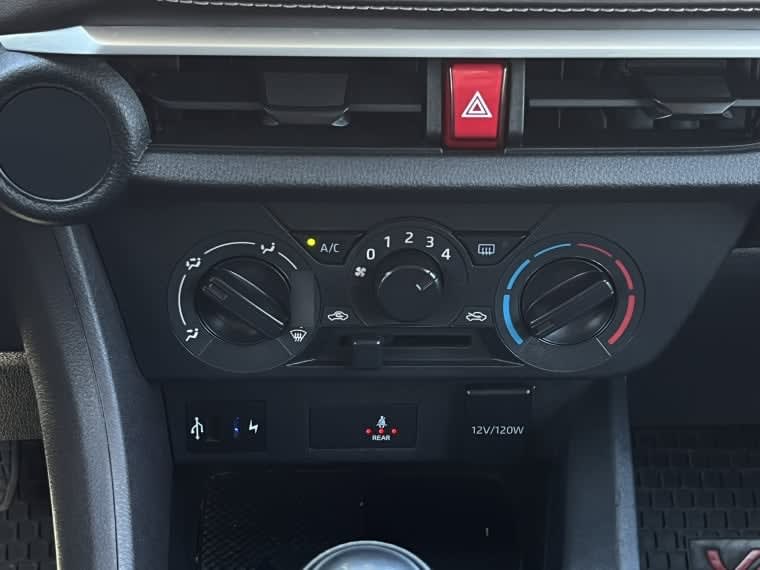 Toyota Yaris 1.5l I Mt año 2025