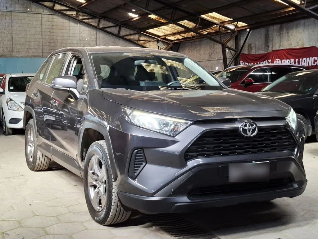 Toyota Rav4 2.0 Le Mt año 2024
