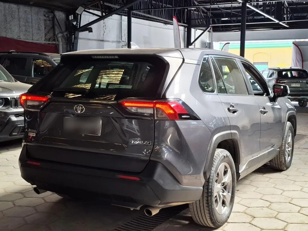 Toyota Rav4 2.0 Le Mt año 2024