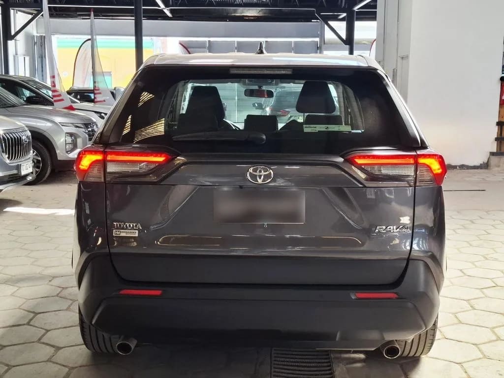 Toyota Rav4 2.0 Le Mt año 2024