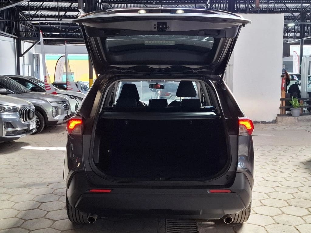 Toyota Rav4 2.0 Le Mt año 2024