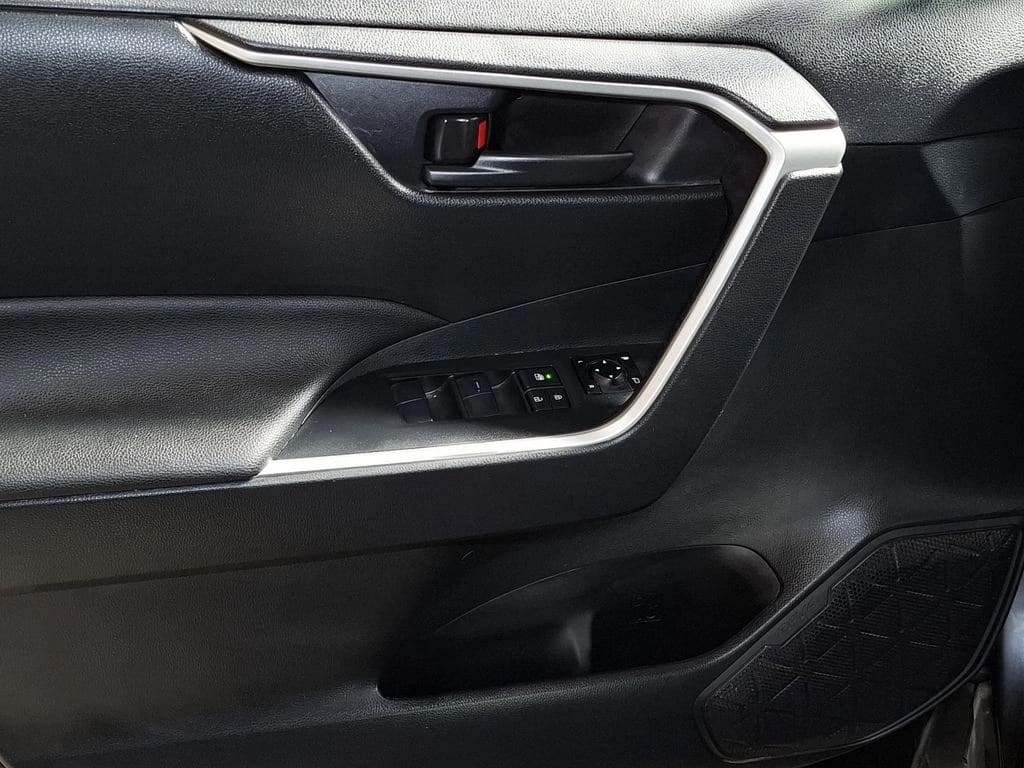 Toyota Rav4 2.0 Le Mt año 2024