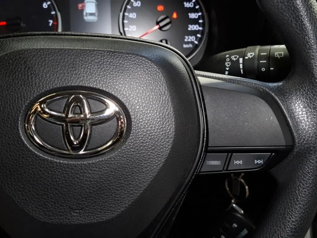 Toyota Rav4 2.0 Le Mt año 2024