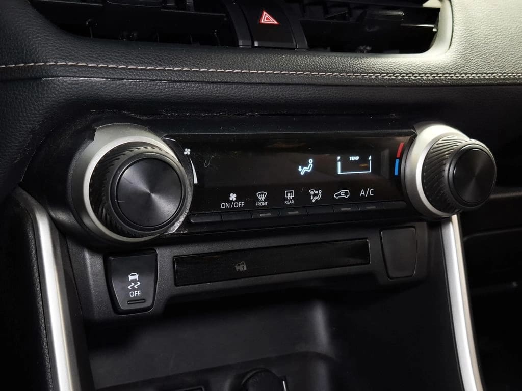 Toyota Rav4 2.0 Le Mt año 2024
