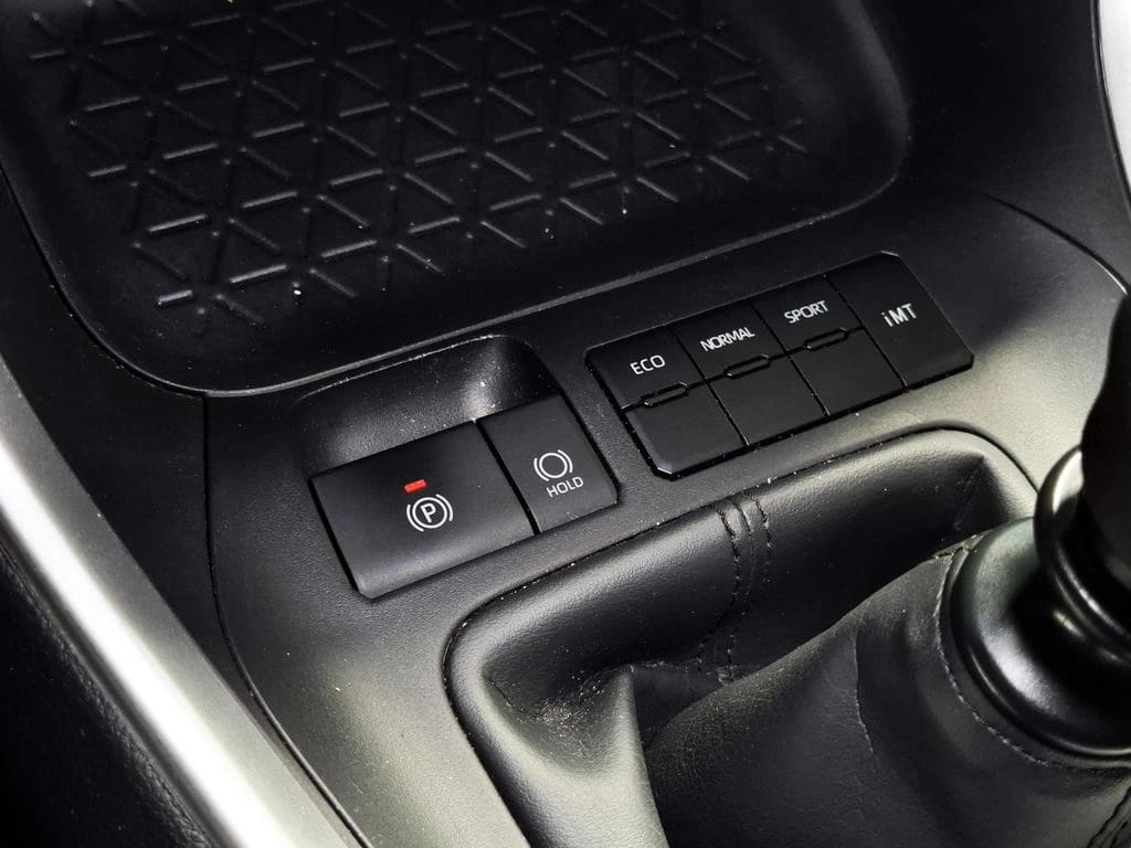 Toyota Rav4 2.0 Le Mt año 2024