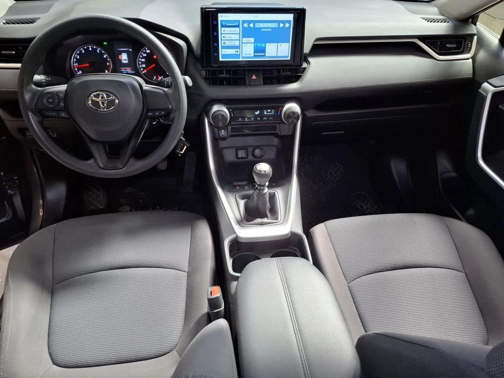 Toyota Rav4 2.0 Le Mt año 2024
