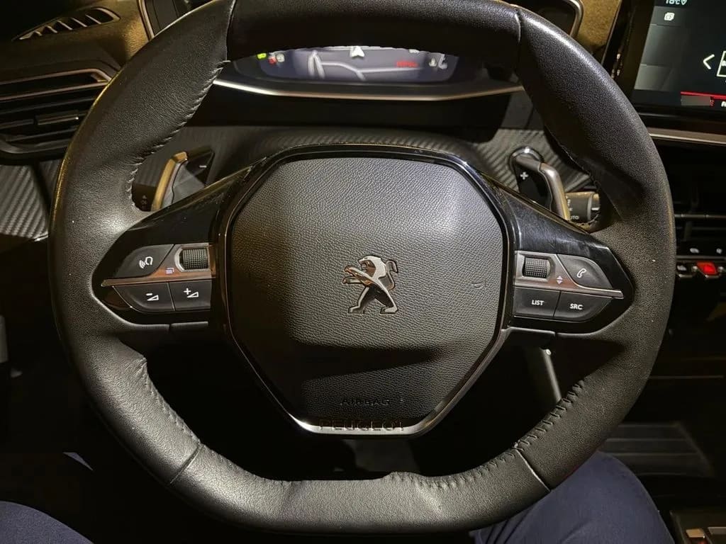 Peugeot 2008 Allure Pack 130 Eat8 1.2 Aut año 2023