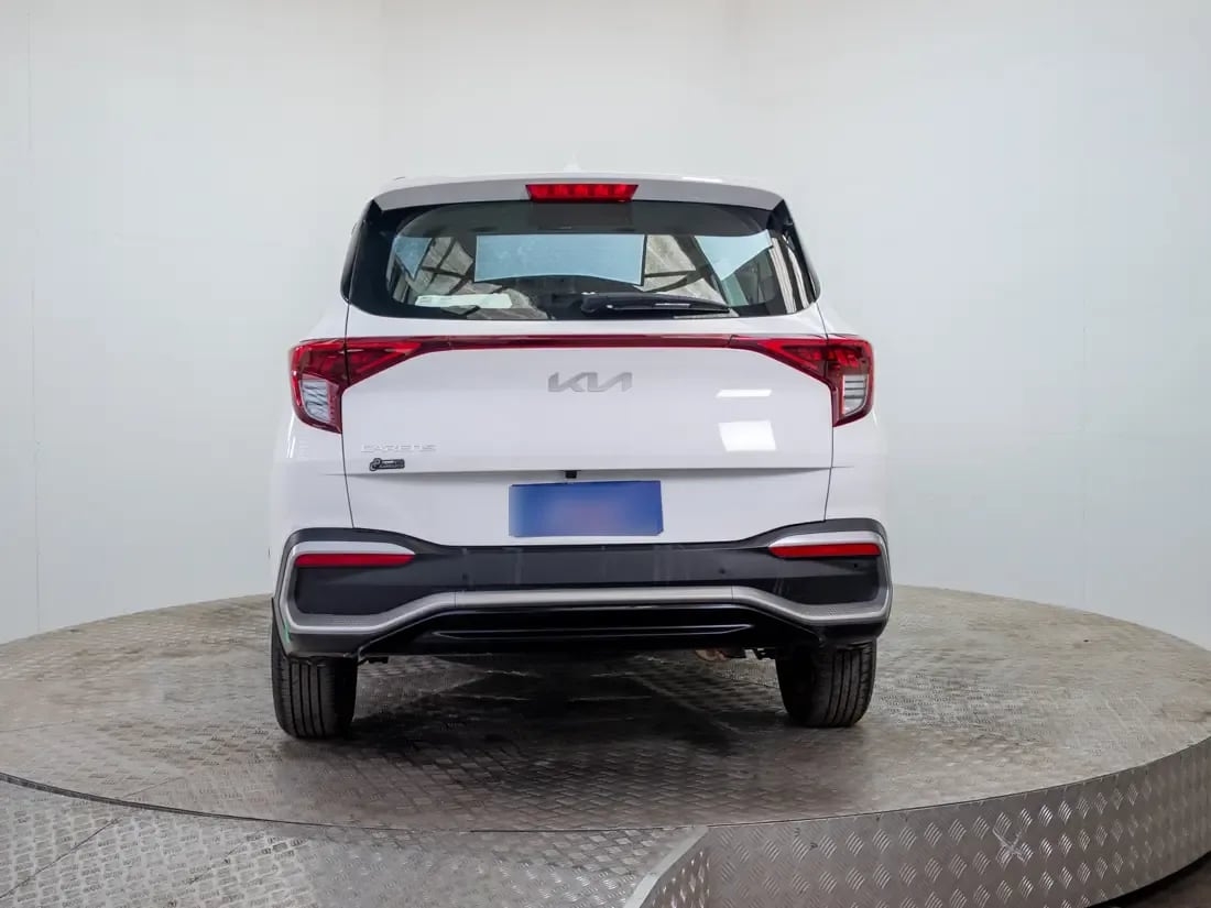 Kia Carens 1.5 T Ex At año 2025