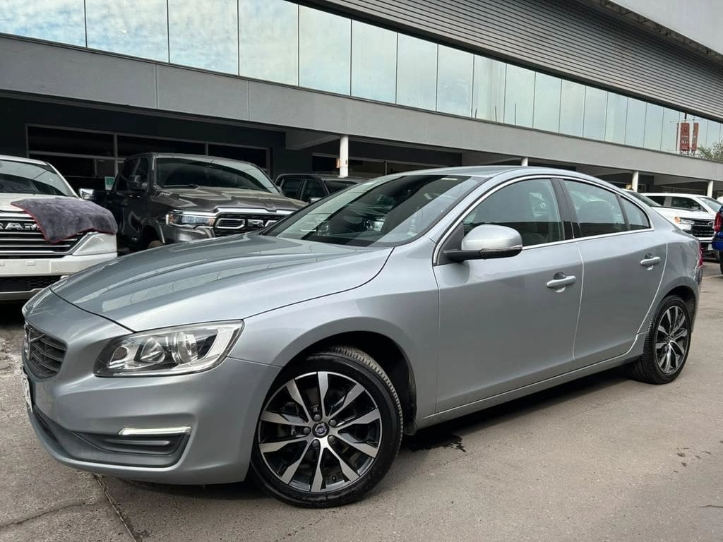 Volvo S60 T3 Comfort At año 2019