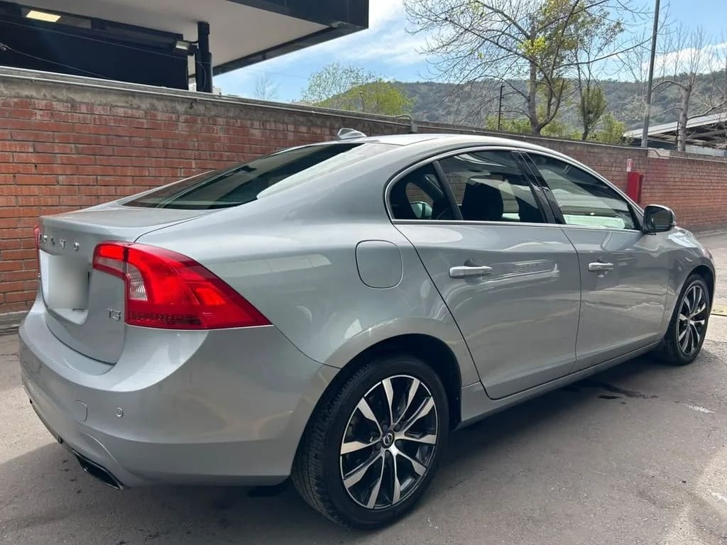 Volvo S60 T3 Comfort At año 2019