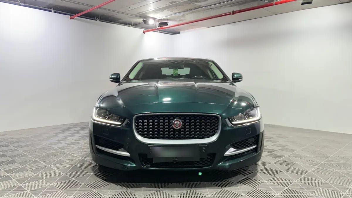 Jaguar Xe 2.0 R-Sport At año 2017