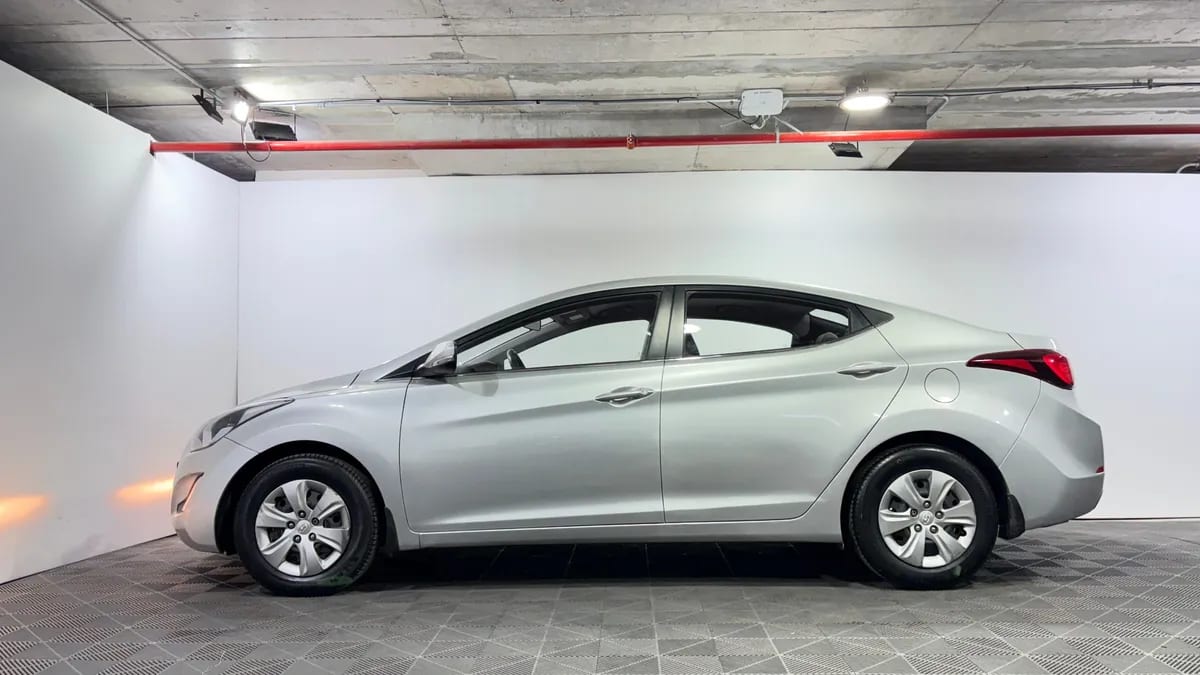 Hyundai Elantra 1.6 Md Gls Ac 2ab Mt año 2016