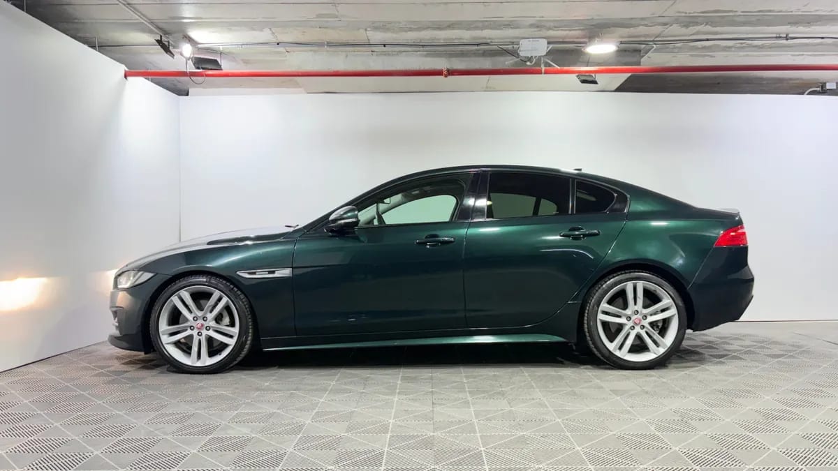 Jaguar Xe 2.0 R-Sport At año 2017