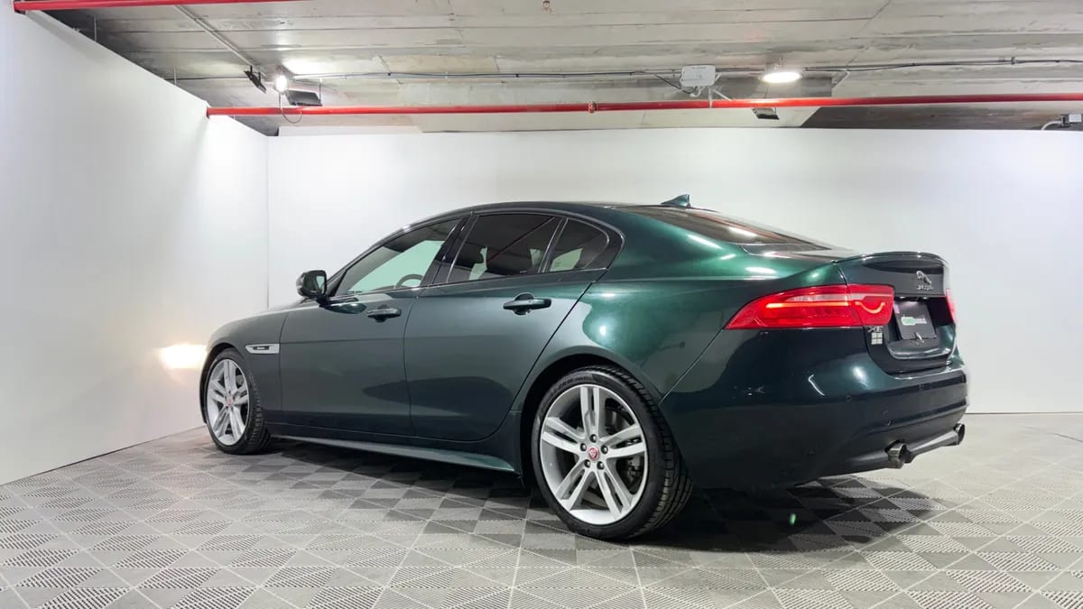 Jaguar Xe 2.0 R-Sport At año 2017