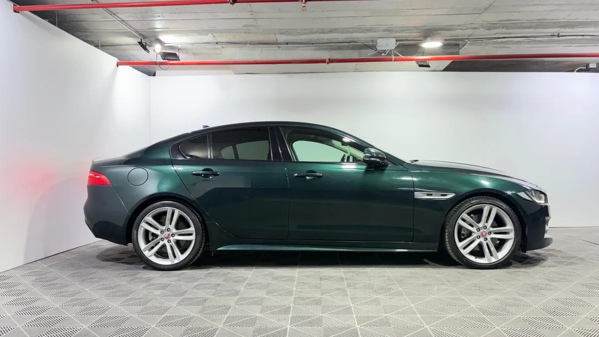 Jaguar Xe 2.0 R-Sport At año 2017